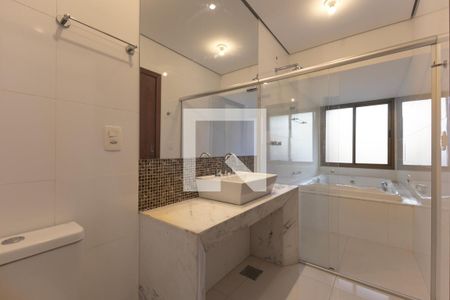 Casa de condomínio à venda com 286m², 4 quartos e 2 vagas Casa de condomínio à venda com 286m², 4 quartos e 2 vagasBanheiro do Quarto 2