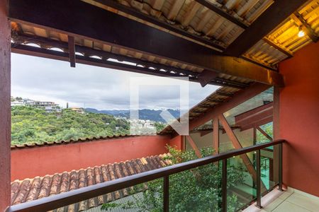 Casa de condomínio à venda com 286m², 4 quartos e 2 vagas Casa de condomínio à venda com 286m², 4 quartos e 2 vagasVaranda do Quarto 2