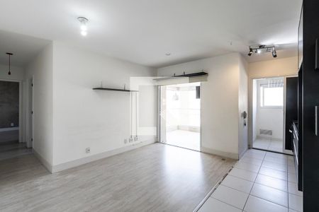 Sala de apartamento para alugar com 2 quartos, 69m² em Parque Industrial Tomas Edson, São Paulo