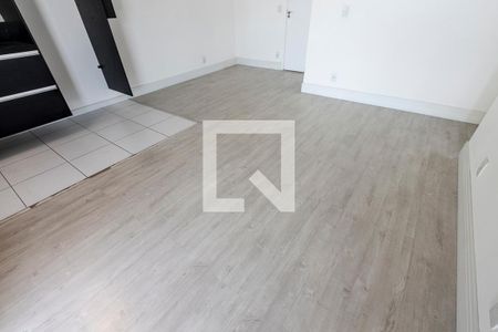 Sala de apartamento para alugar com 2 quartos, 69m² em Parque Industrial Tomas Edson, São Paulo