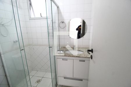 Banheiro Social de apartamento para alugar com 2 quartos, 56m² em Presidente Roosevelt, Uberlândia