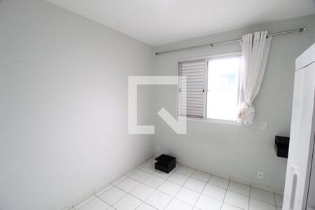 Quarto 2 de apartamento para alugar com 2 quartos, 56m² em Presidente Roosevelt, Uberlândia