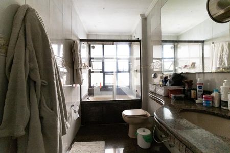 Apartamento à venda com 174m², 3 quartos e 3 vagas Apartamento à venda com 174m², 3 quartos e 3 vagasBanheiro da Suíte 1