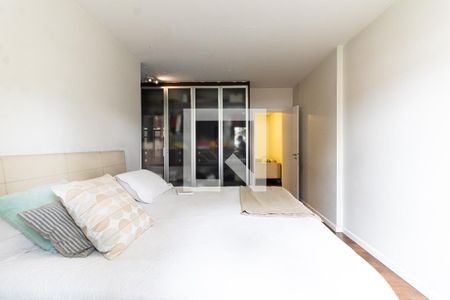 Apartamento à venda com 174m², 3 quartos e 3 vagas Apartamento à venda com 174m², 3 quartos e 3 vagasSuíte 1