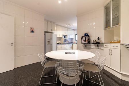 Apartamento à venda com 174m², 3 quartos e 3 vagas Apartamento à venda com 174m², 3 quartos e 3 vagasCozinha