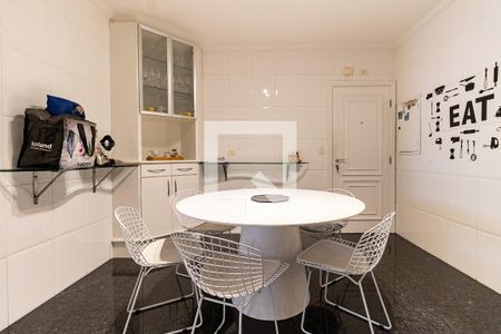 Apartamento à venda com 174m², 3 quartos e 3 vagas Apartamento à venda com 174m², 3 quartos e 3 vagasCozinha