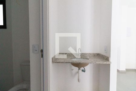 Banheiro de apartamento à venda com 1 quarto, 43m² em Jardim Trussardi, São Paulo