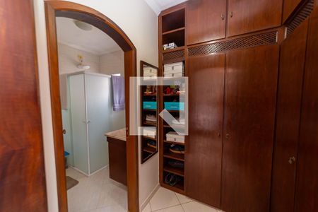 Casa à venda com 250m², 3 quartos e 8 vagas Casa à venda com 250m², 3 quartos e 8 vagasCloset