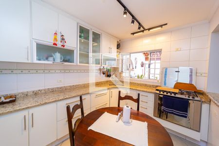 Casa à venda com 250m², 3 quartos e 8 vagas Casa à venda com 250m², 3 quartos e 8 vagasCozinha