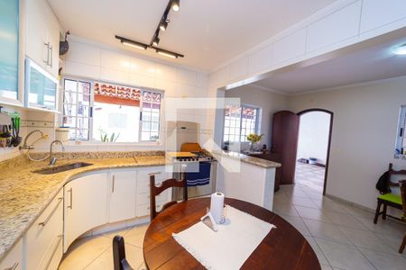 Casa à venda com 250m², 3 quartos e 8 vagas Casa à venda com 250m², 3 quartos e 8 vagasCozinha