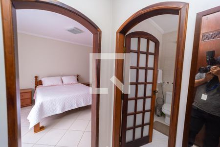 Casa à venda com 250m², 3 quartos e 8 vagas Casa à venda com 250m², 3 quartos e 8 vagasCloset