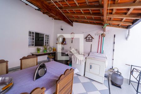 Casa à venda com 250m², 3 quartos e 8 vagas Casa à venda com 250m², 3 quartos e 8 vagasÁrea de Serviço / Quintal