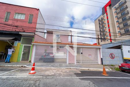 Casa à venda com 250m², 3 quartos e 8 vagas Casa à venda com 250m², 3 quartos e 8 vagasFachada