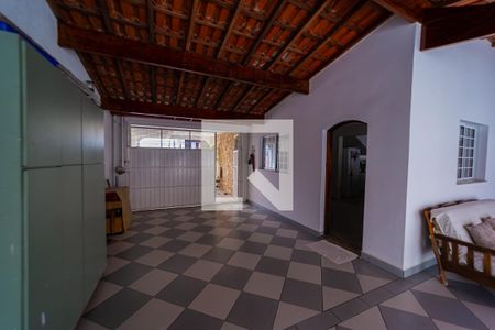 Casa à venda com 250m², 3 quartos e 8 vagas Casa à venda com 250m², 3 quartos e 8 vagasGaragem