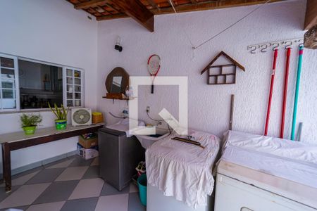 Casa à venda com 250m², 3 quartos e 8 vagas Casa à venda com 250m², 3 quartos e 8 vagasÁrea de Serviço / Quintal