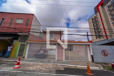 Casa à venda com 250m², 3 quartos e 8 vagas Casa à venda com 250m², 3 quartos e 8 vagasFachada