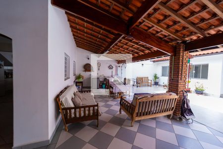 Casa à venda com 250m², 3 quartos e 8 vagas Casa à venda com 250m², 3 quartos e 8 vagasÁrea de Serviço / Quintal