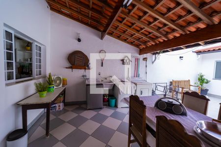 Casa à venda com 250m², 3 quartos e 8 vagas Casa à venda com 250m², 3 quartos e 8 vagasÁrea de Serviço / Quintal