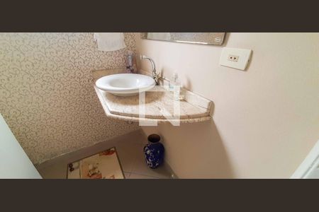 Casa à venda com 250m², 3 quartos e 3 vagas Casa à venda com 250m², 3 quartos e 3 vagasLavabo