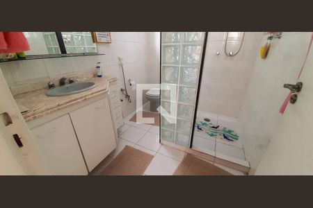 Casa à venda com 250m², 3 quartos e 3 vagas Casa à venda com 250m², 3 quartos e 3 vagasBanheiro da Suíte 2