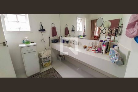 Casa à venda com 250m², 3 quartos e 3 vagas Casa à venda com 250m², 3 quartos e 3 vagasBanheiro da Suíte 1