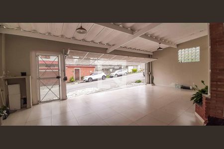 Casa à venda com 250m², 3 quartos e 3 vagas Casa à venda com 250m², 3 quartos e 3 vagasGaragem