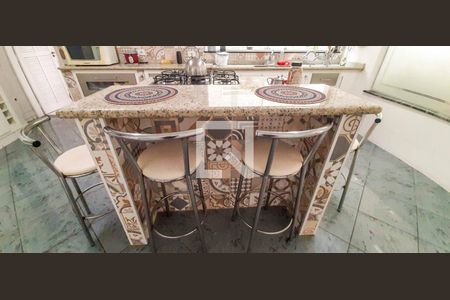 Casa à venda com 250m², 3 quartos e 3 vagas Casa à venda com 250m², 3 quartos e 3 vagasCozinha