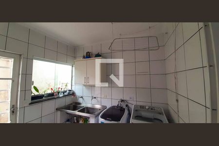 Casa à venda com 250m², 3 quartos e 3 vagas Casa à venda com 250m², 3 quartos e 3 vagasÁrea de Serviço