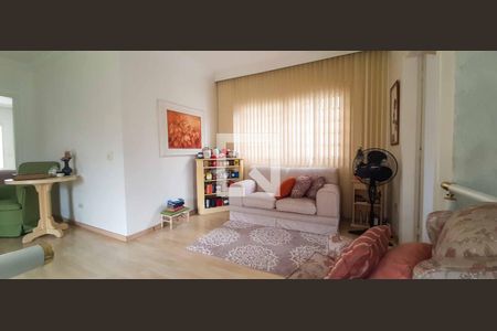 Casa à venda com 250m², 3 quartos e 3 vagas Casa à venda com 250m², 3 quartos e 3 vagasHall dos quartos