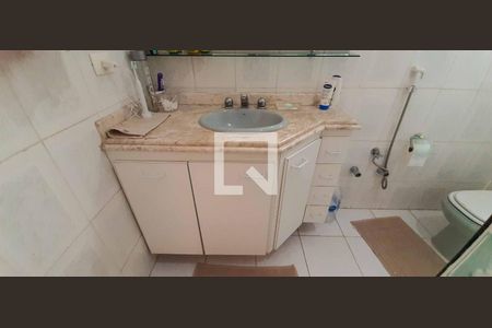 Casa à venda com 250m², 3 quartos e 3 vagas Casa à venda com 250m², 3 quartos e 3 vagasBanheiro da Suíte 2