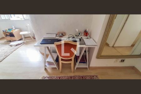 Casa à venda com 250m², 3 quartos e 3 vagas Casa à venda com 250m², 3 quartos e 3 vagasEscritório