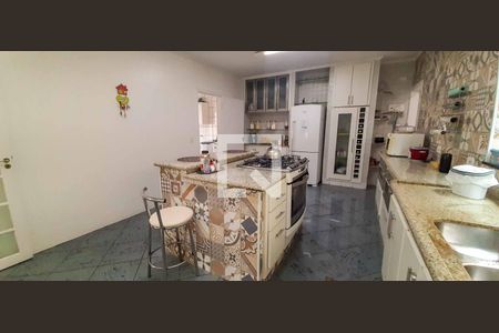 Casa à venda com 250m², 3 quartos e 3 vagas Casa à venda com 250m², 3 quartos e 3 vagasCozinha