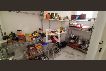 Casa à venda com 250m², 3 quartos e 3 vagas Casa à venda com 250m², 3 quartos e 3 vagasDespensa