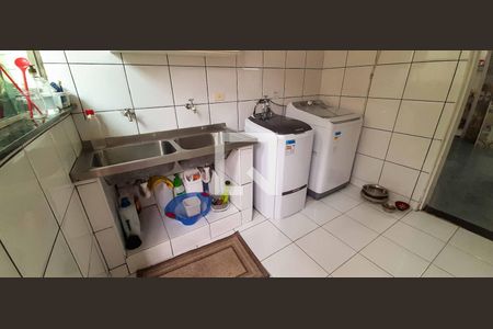 Casa à venda com 250m², 3 quartos e 3 vagas Casa à venda com 250m², 3 quartos e 3 vagasÁrea de Serviço