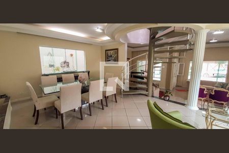 Casa à venda com 250m², 3 quartos e 3 vagas Casa à venda com 250m², 3 quartos e 3 vagasSala de Jantar