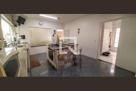 Casa à venda com 250m², 3 quartos e 3 vagas Casa à venda com 250m², 3 quartos e 3 vagasCozinha