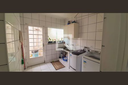 Casa à venda com 250m², 3 quartos e 3 vagas Casa à venda com 250m², 3 quartos e 3 vagasÁrea de Serviço