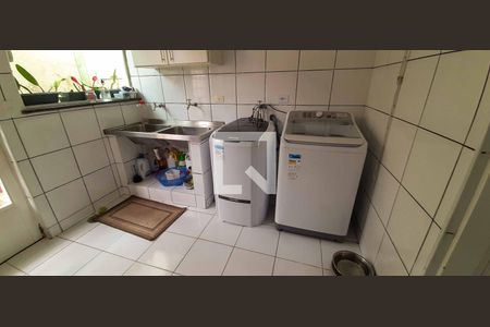 Casa à venda com 250m², 3 quartos e 3 vagas Casa à venda com 250m², 3 quartos e 3 vagasÁrea de Serviço