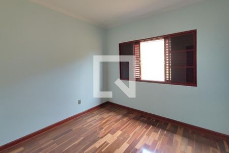 Casa à venda com 232m², 4 quartos e 3 vagas Casa à venda com 232m², 4 quartos e 3 vagasQuarto 3