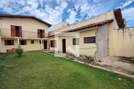 Casa à venda com 232m², 4 quartos e 3 vagas Casa à venda com 232m², 4 quartos e 3 vagasQuintal - Fundos