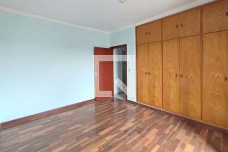 Casa à venda com 232m², 4 quartos e 3 vagas Casa à venda com 232m², 4 quartos e 3 vagasQuarto 2