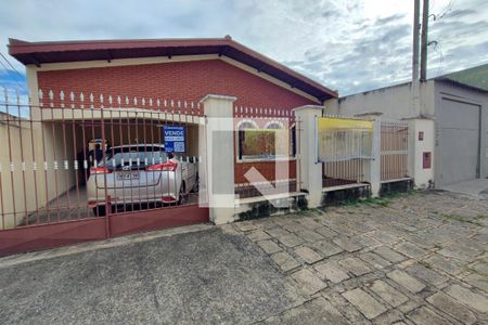 Casa à venda com 232m², 4 quartos e 3 vagas Casa à venda com 232m², 4 quartos e 3 vagasFachada