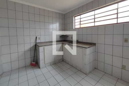 Casa à venda com 232m², 4 quartos e 3 vagas Casa à venda com 232m², 4 quartos e 3 vagasCozinha