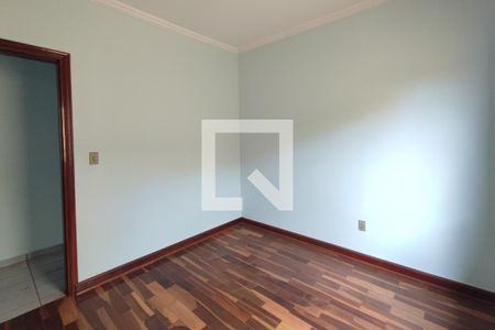 Casa à venda com 232m², 4 quartos e 3 vagas Casa à venda com 232m², 4 quartos e 3 vagasQuarto 3