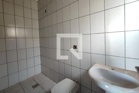 Casa à venda com 232m², 4 quartos e 3 vagas Casa à venda com 232m², 4 quartos e 3 vagasBanheiro da Suíte