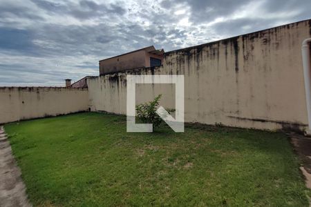 Casa à venda com 232m², 4 quartos e 3 vagas Casa à venda com 232m², 4 quartos e 3 vagasQuintal - Fundos