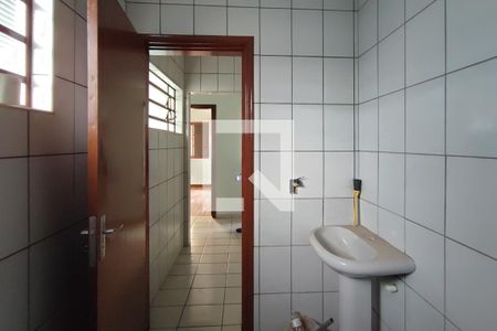 Casa à venda com 232m², 4 quartos e 3 vagas Casa à venda com 232m², 4 quartos e 3 vagasBanheiro Social