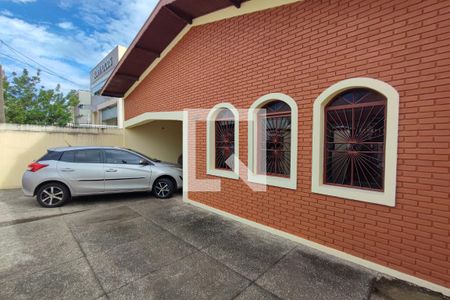 Casa à venda com 232m², 4 quartos e 3 vagas Casa à venda com 232m², 4 quartos e 3 vagasQuintal - Garagem