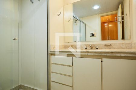 Banheiro de apartamento para alugar com 1 quarto, 42m² em Funcionários, Belo Horizonte