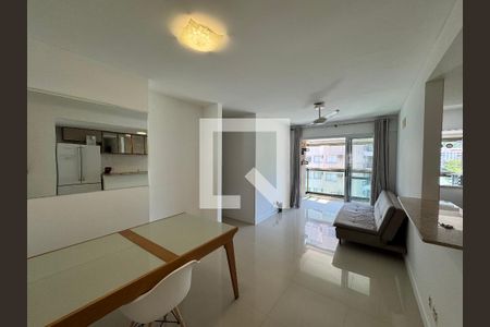 Sala de apartamento para alugar com 2 quartos, 65m² em Recreio dos Bandeirantes, Rio de Janeiro